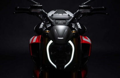 Thế giới 2 bánh: Ducati Diavel V4 RS 2026 chính thức ra mắt, tăng tốc 0-100 km/h trong 2,5 giây